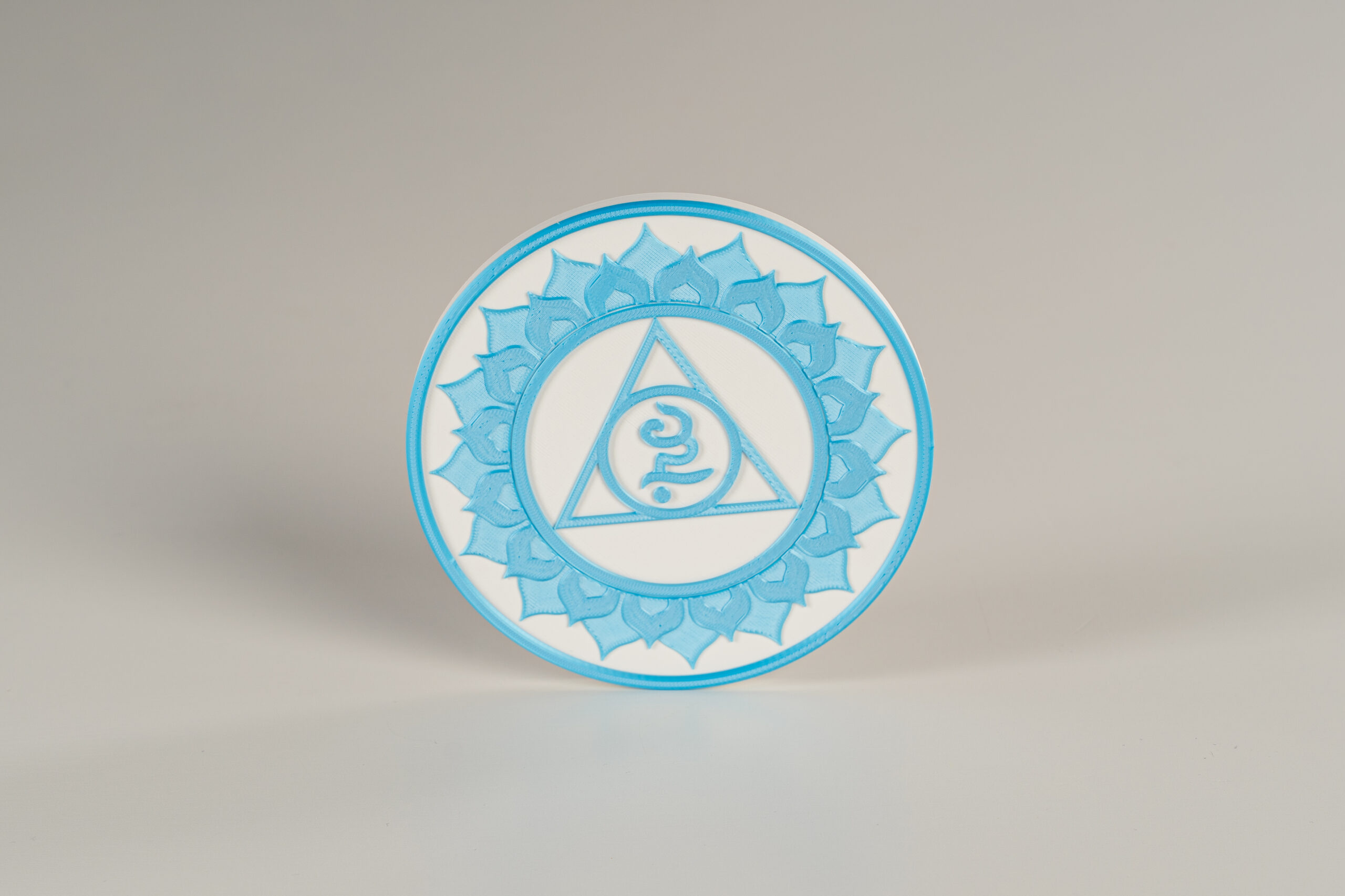 Halschakra auf der Zentari Resonanzmatte zur Entspannung von Nacken und Schulterbereich