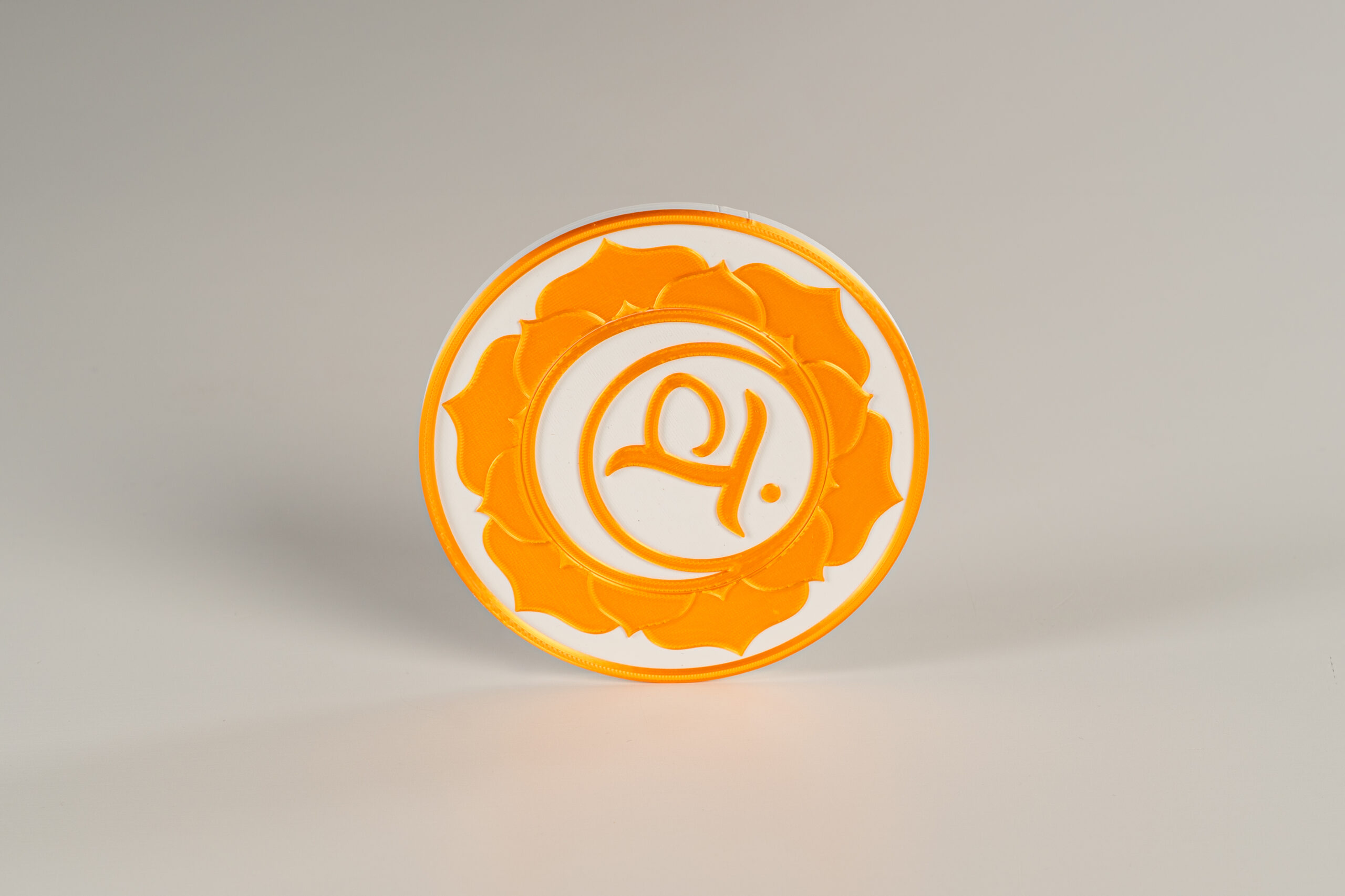 Zentari Matte mit Sakralchakra im Unterbauchbereich für emotionale Balance und Entspannung